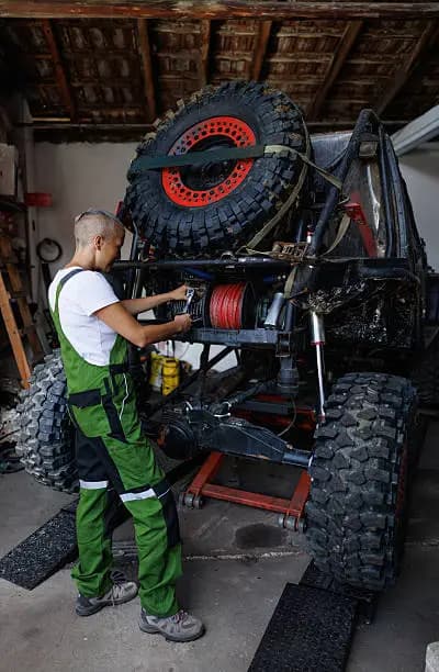 Off-road vehicle prepared with recovery equipment