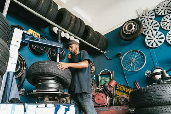 Roadside tire assistance for a vehicle with a damaged wheel