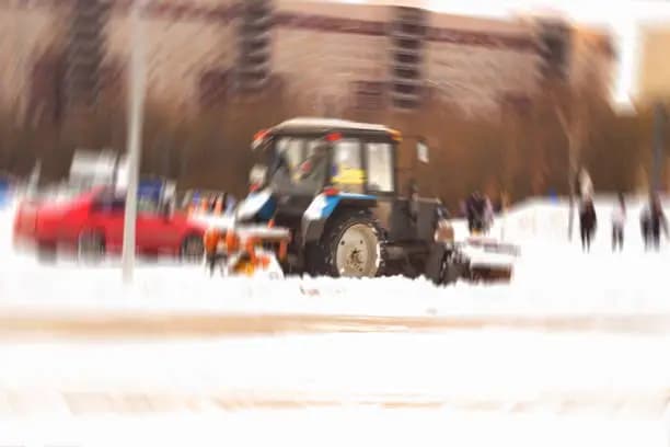 Roadside vehicle help in difficult weather conditions